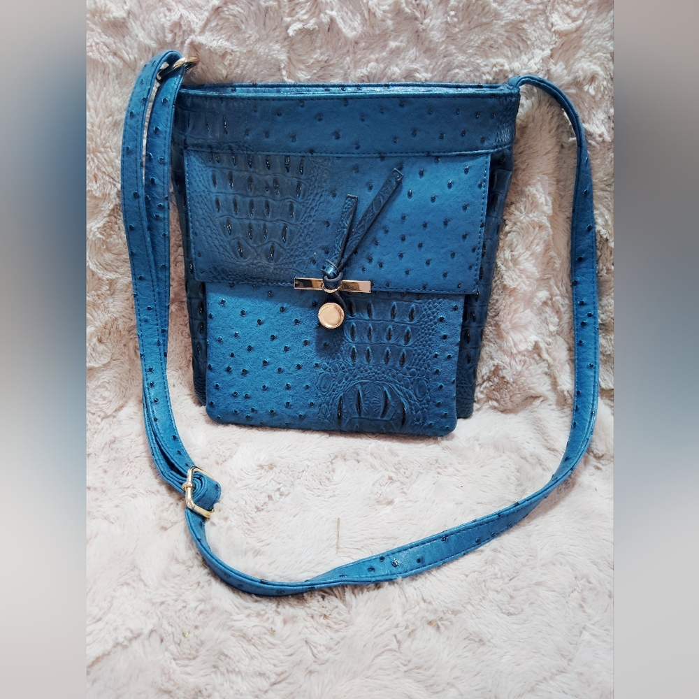 NWOT!! Beautiful Blue, Alligator/Ostrich, Textured Women's Crossbody - Picture 2 of 9